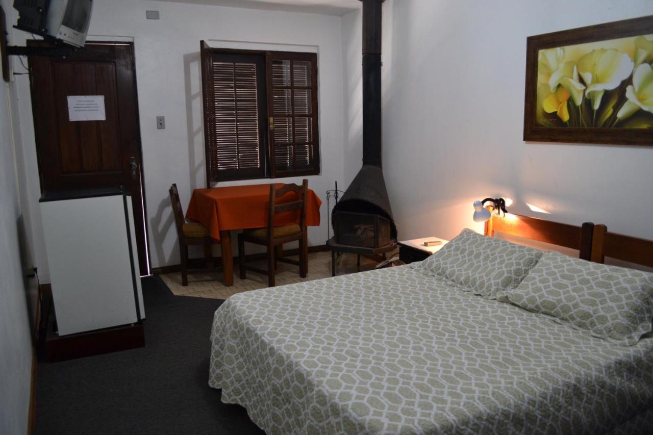 Hotel Pousada Dos Pinheiros Канела Экстерьер фото